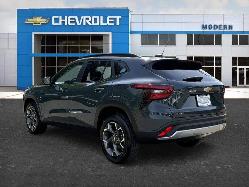 Used 2025 Chevrolet Trax LT image 3