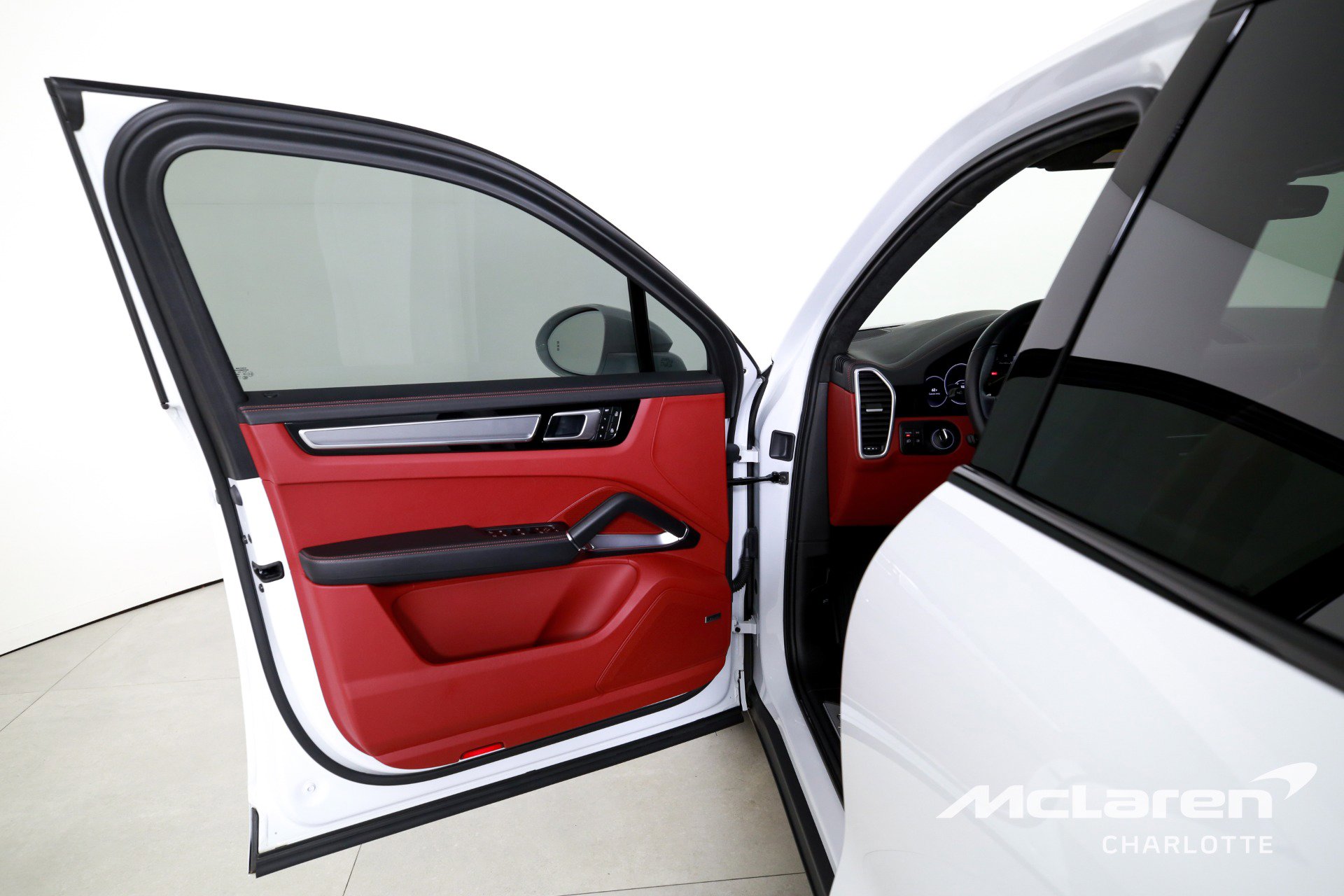 Used 2023 Porsche Cayenne Turbo S image 10