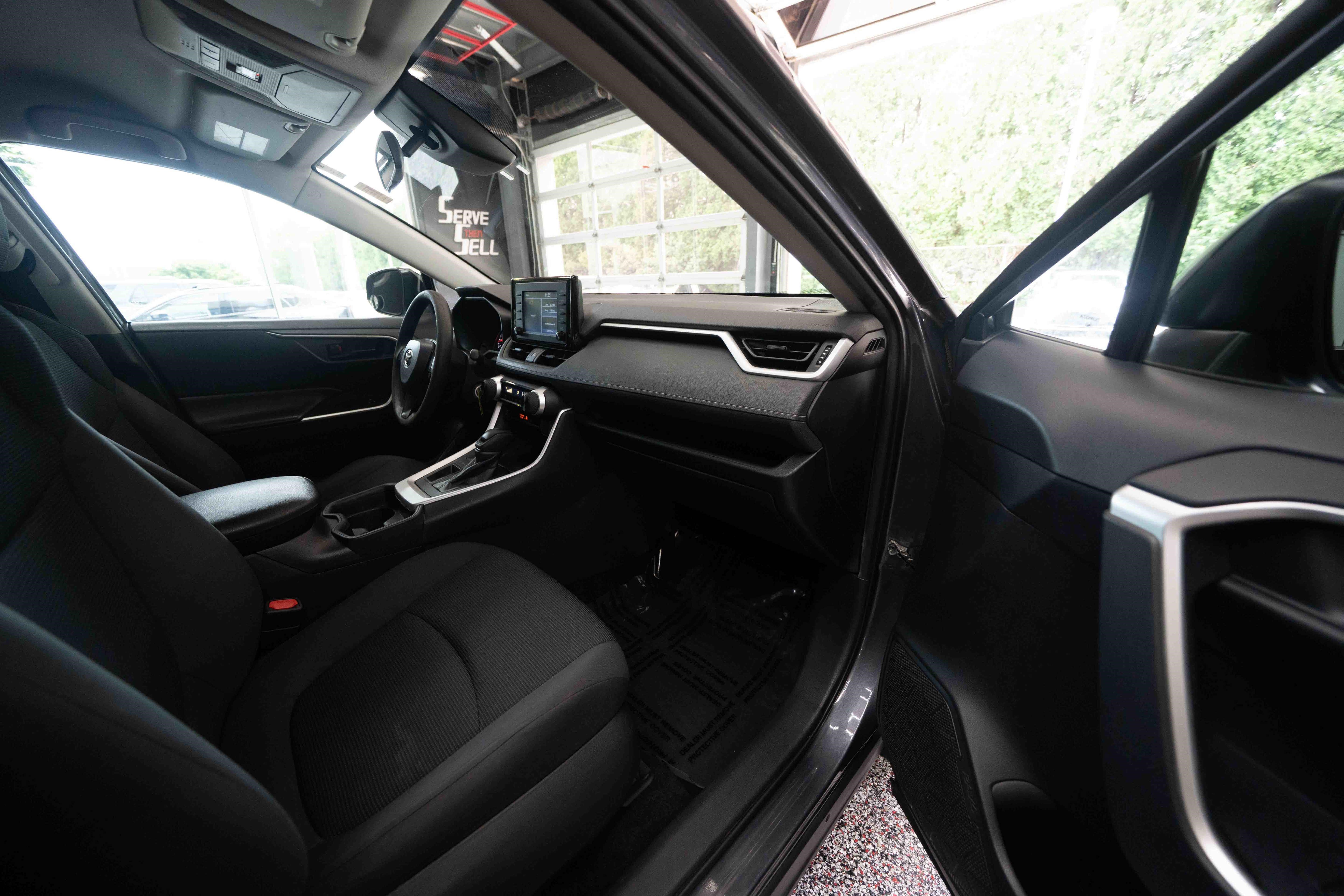 Used 2019 Toyota RAV4 LE w/ Carpet Mat Package FWD image 26
