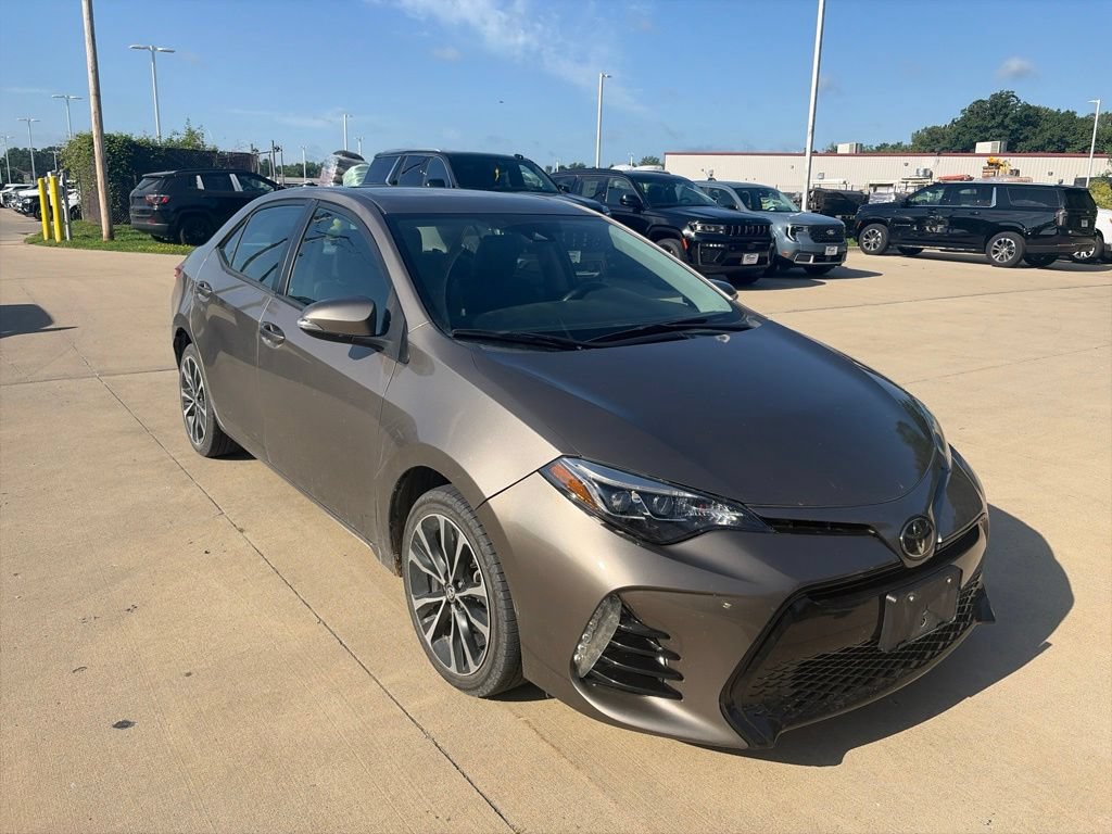 Used 2017 Toyota Corolla SE w/ SE Premium Package FWD image 5