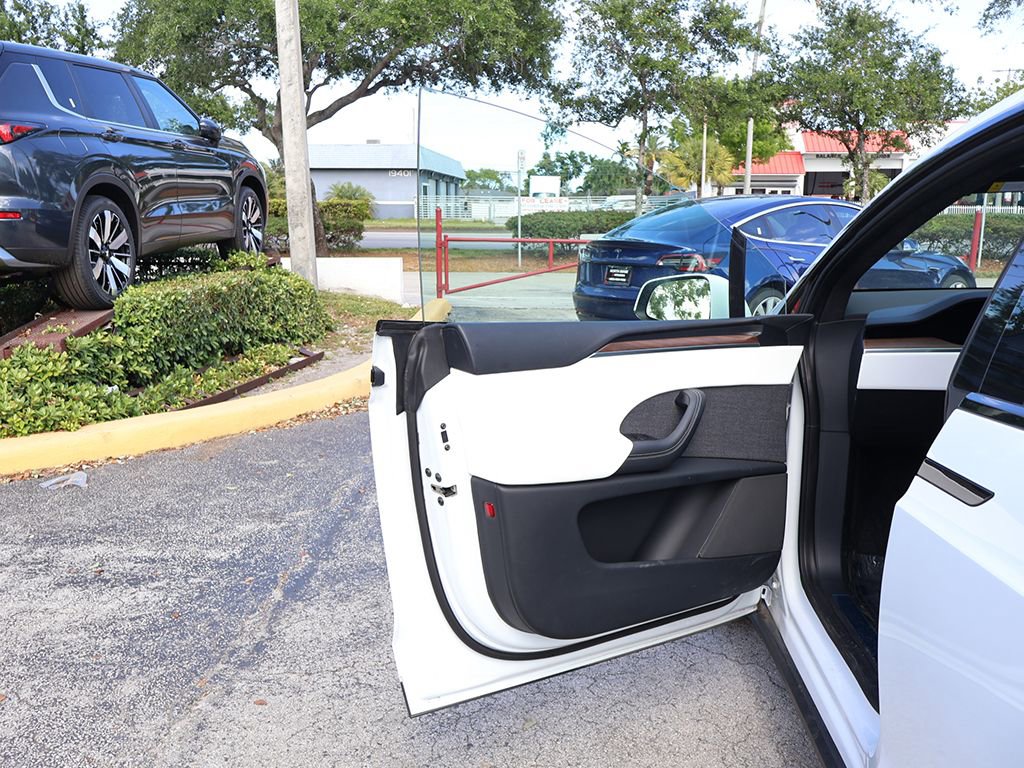 Used 2022 Tesla Model X AWD/4WD image 23