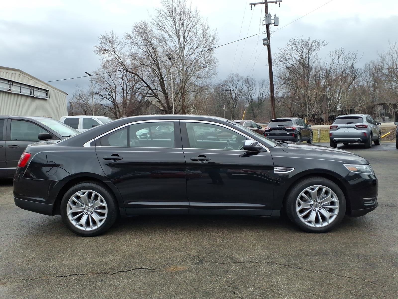 Used 2019 Ford Taurus Limited image 2