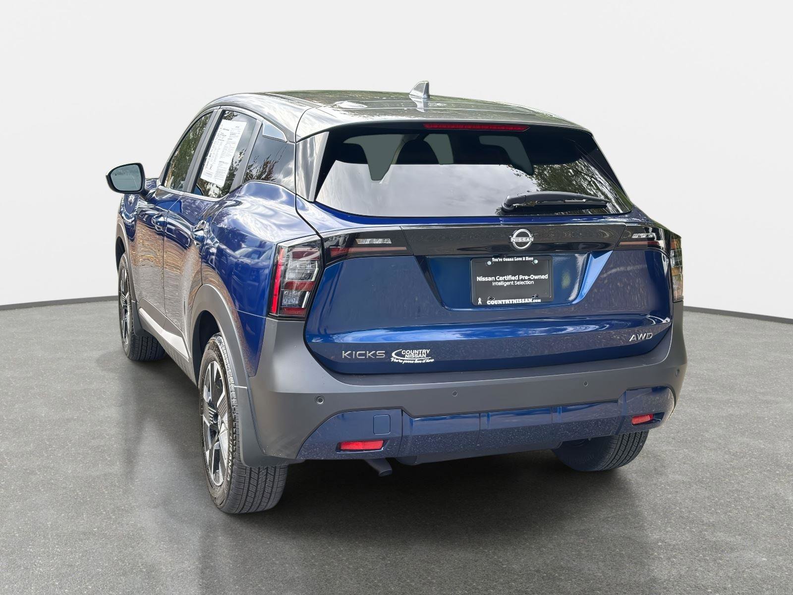 Used 2025 Nissan Kicks SV image 7