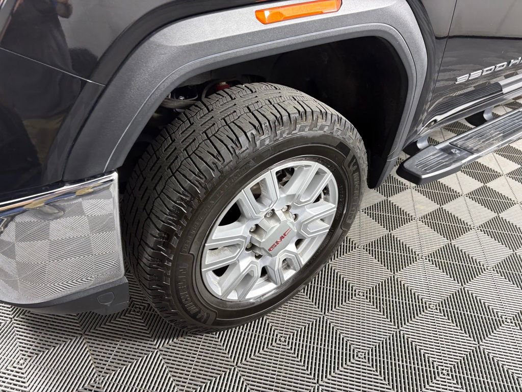 Used 2022 GMC Sierra 3500 SLT w/ SLT Premium Package image 11