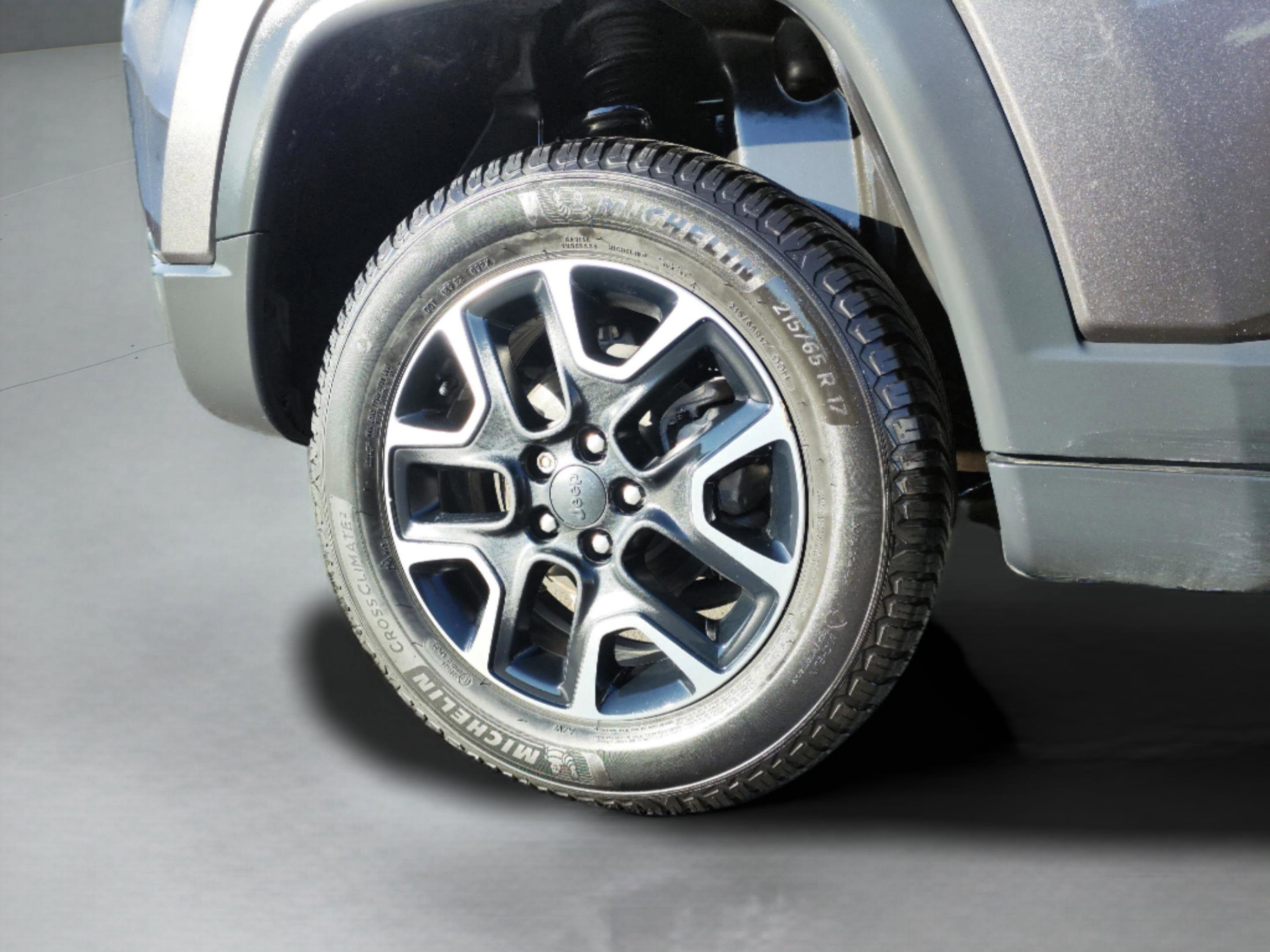 Used 2019 Jeep Compass Trailhawk w/ Cold Weather Group image 17