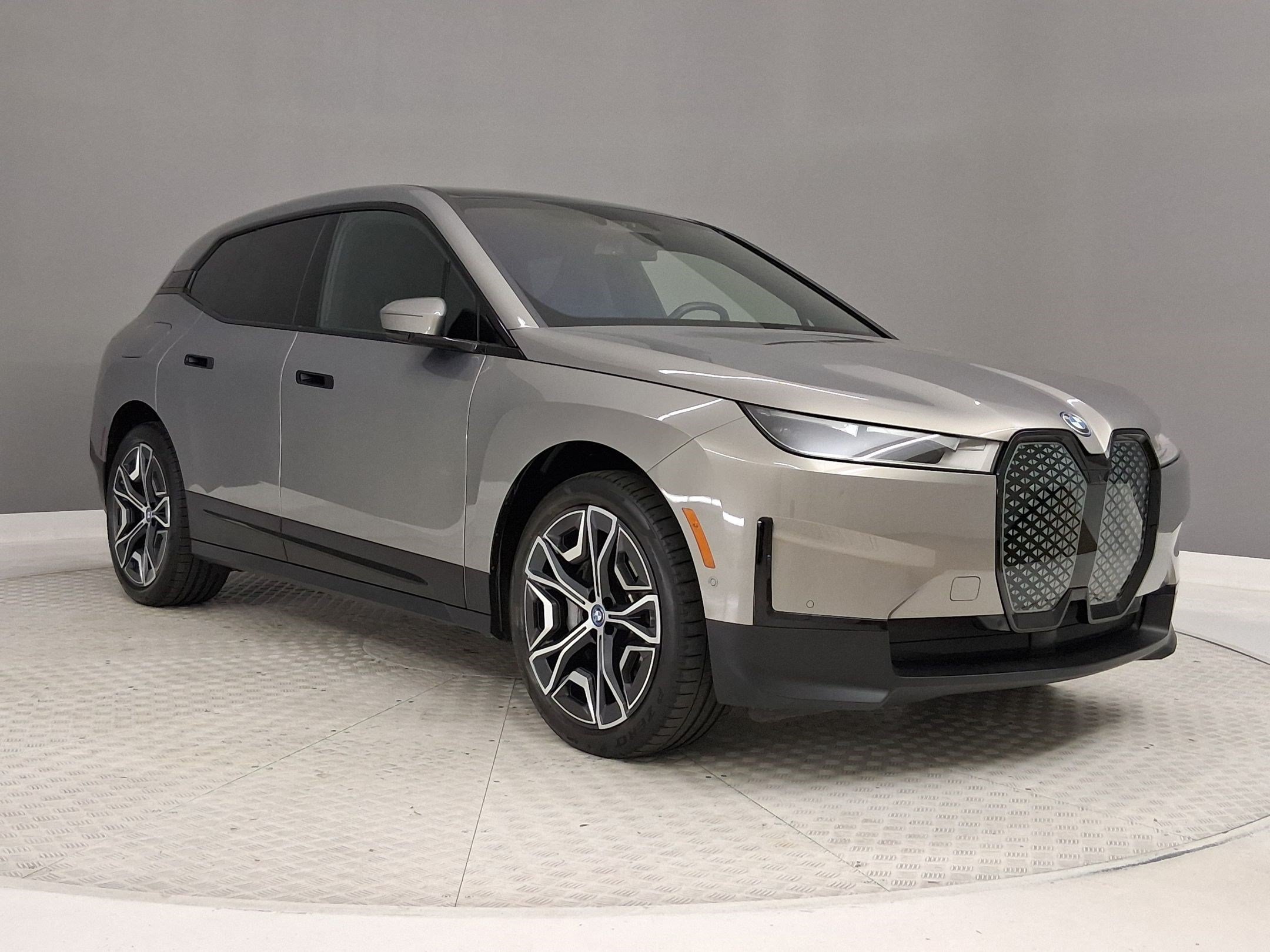 Used 2025 BMW iX xDrive50 w/ Premium Package AWD/4WD image 7