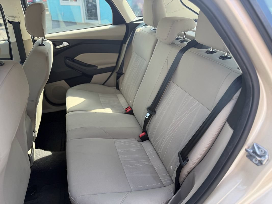 Used 2018 Ford Focus SE FWD image 8