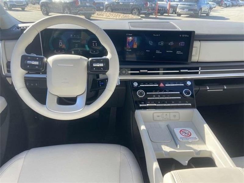 Certified 2025 Hyundai Santa Fe SE image 13