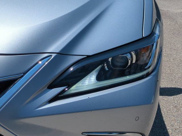 Certified 2022 Lexus ES 300h w/ Accessory Package 2 FWD image 10