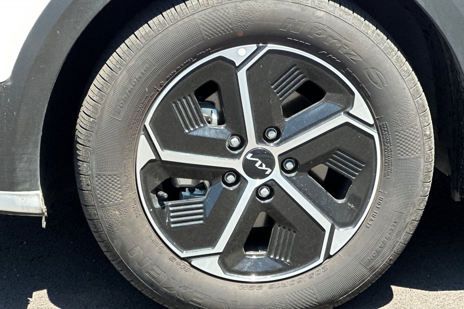 Certified 2025 Kia Niro LX FWD image 31
