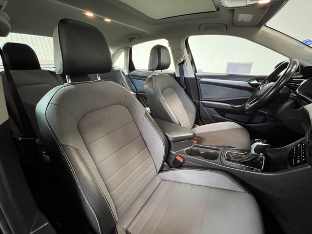 Used 2025 Volkswagen Jetta SE FWD image 10