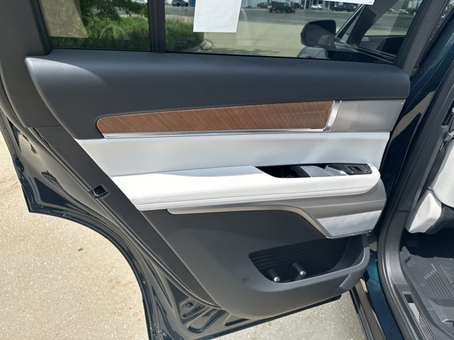 New 2026 Cadillac Vistiq Luxury w/ LPO, Floor Liner Package image 25