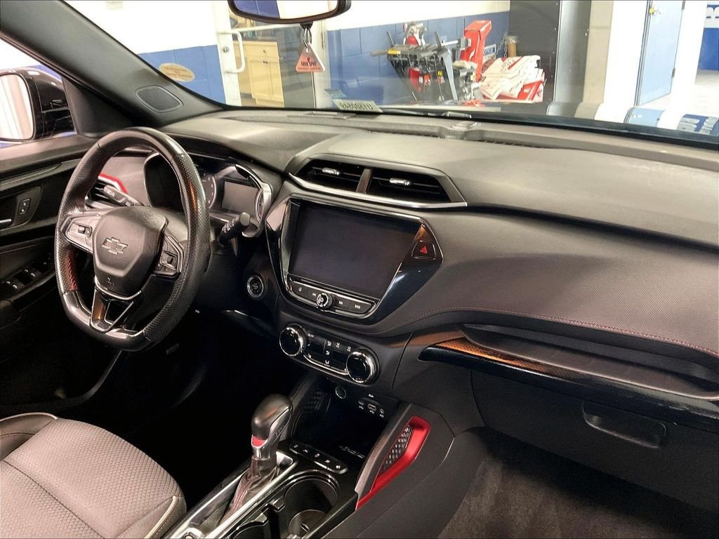 Used 2023 Chevrolet TrailBlazer RS w/ Technology Package FWD image 14