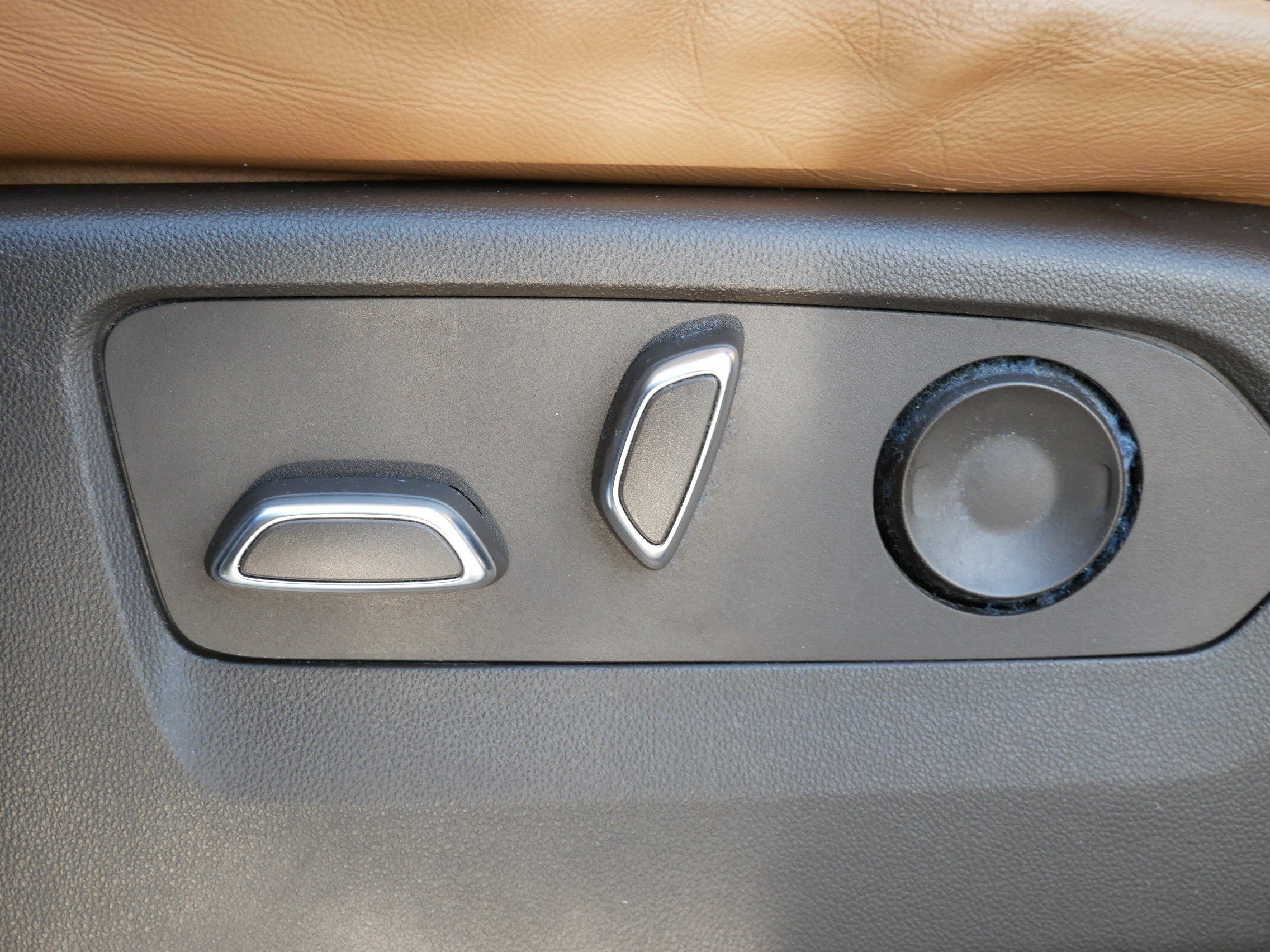 Used 2023 Cadillac Escalade ESV Premium Luxury image 7