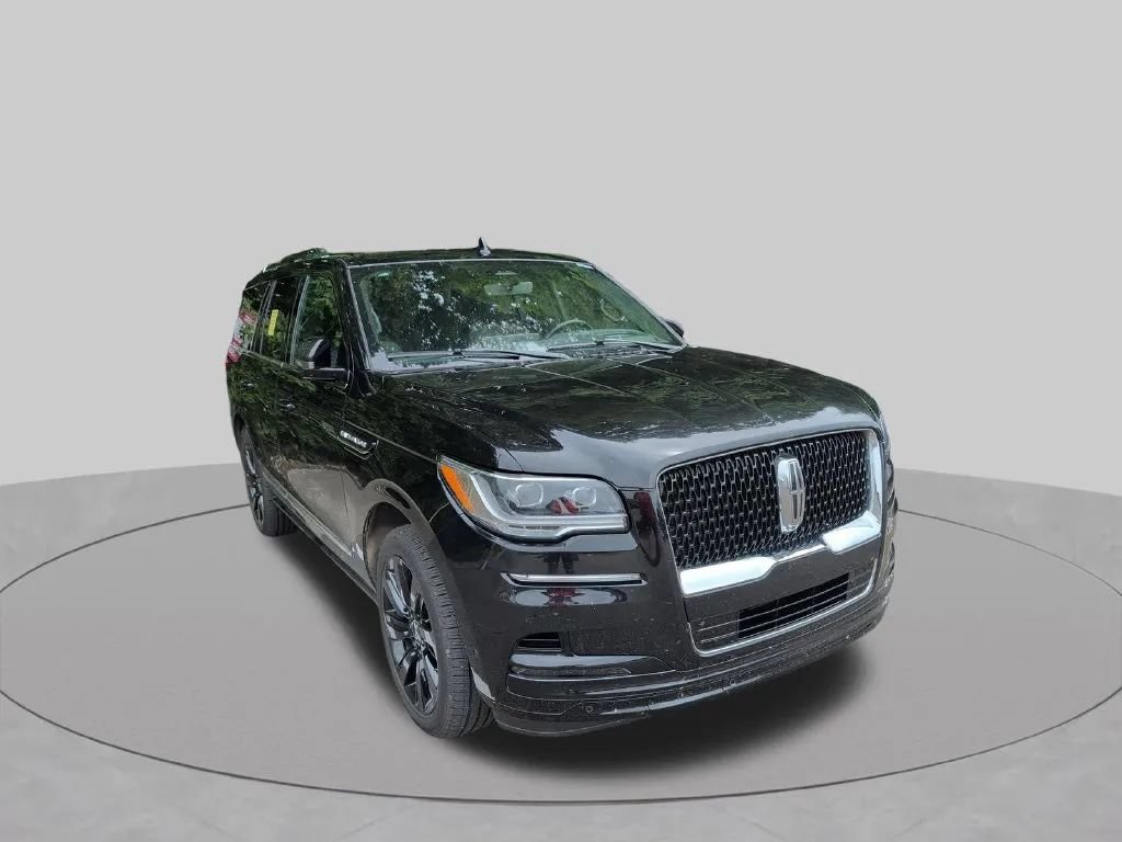 Used 2023 Lincoln Navigator Reserve AWD/4WD image 23