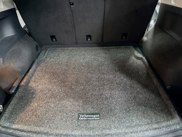 Used 2021 Volkswagen Tiguan SE w/ Panoramic Sunroof Package image 29