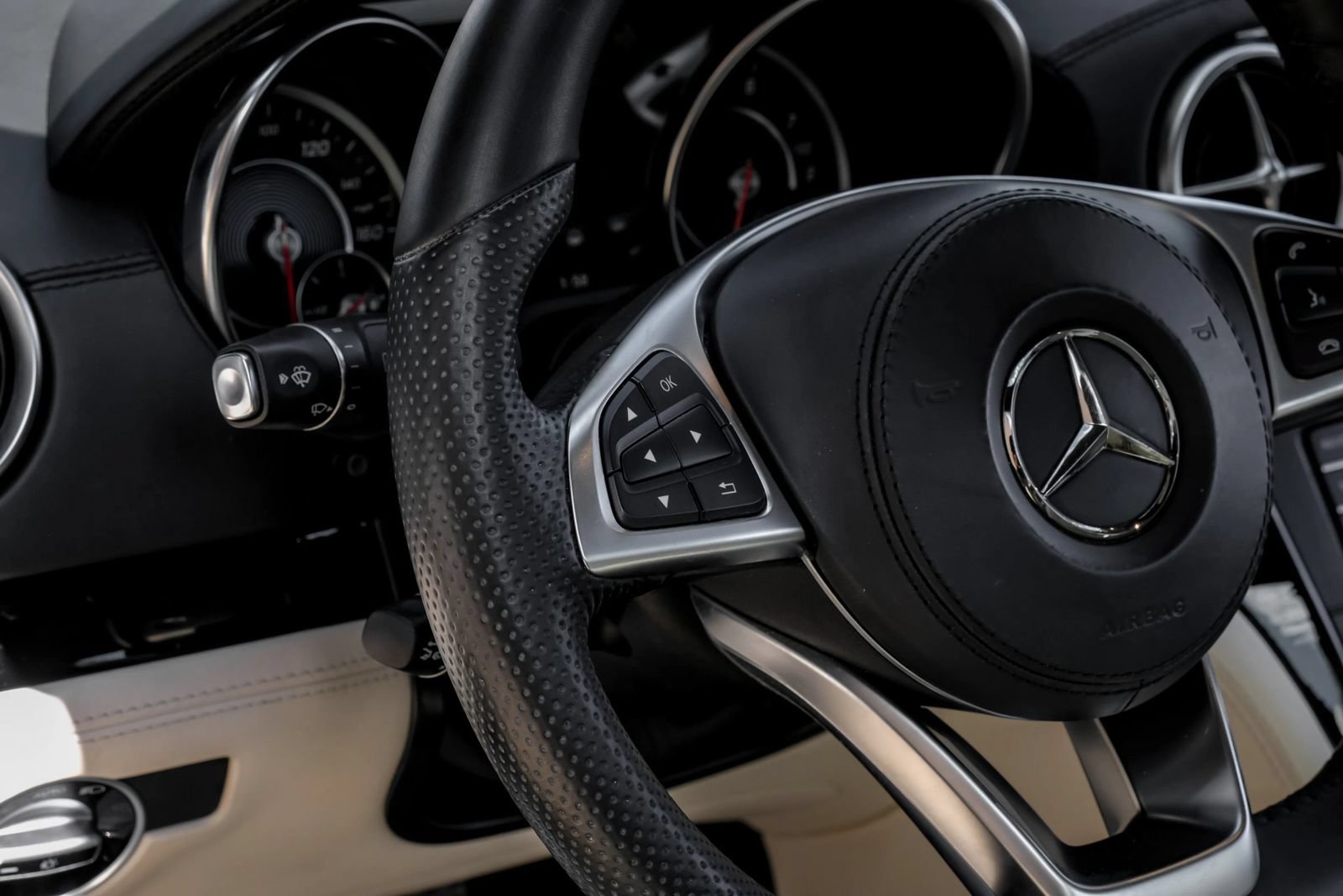 Used 2020 Mercedes-Benz SL 550 image 24