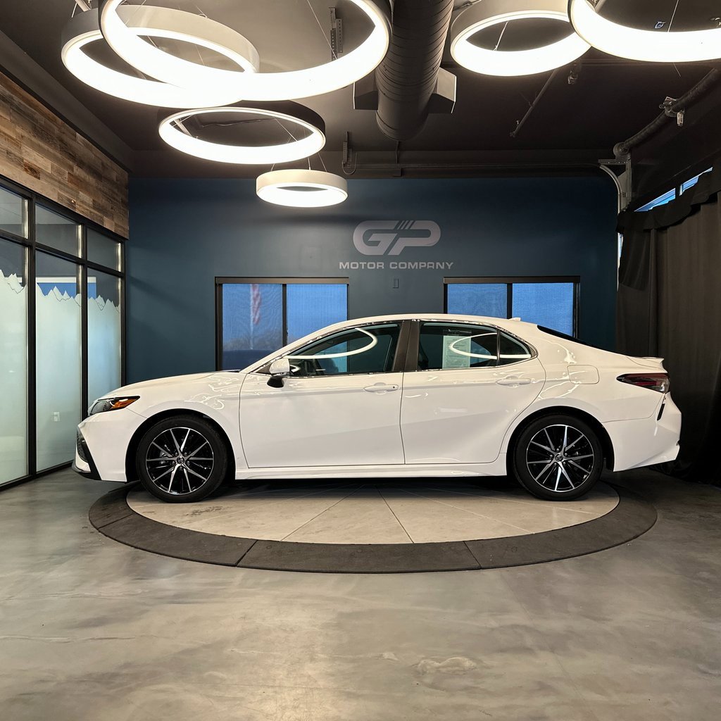 Used 2022 Toyota Camry SE image 6