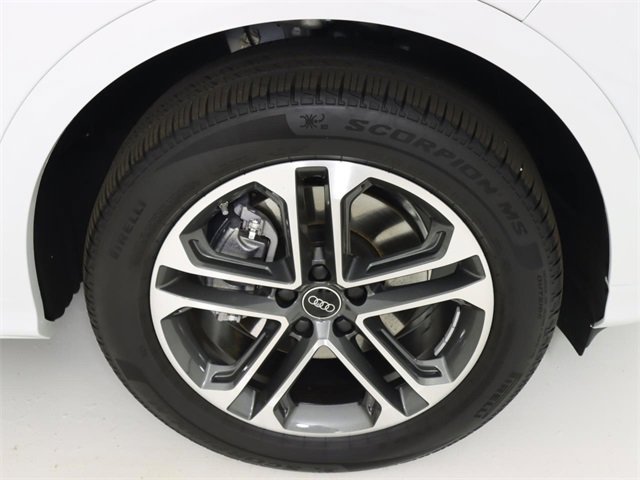 Certified 2025 Audi Q5 Premium Plus image 9