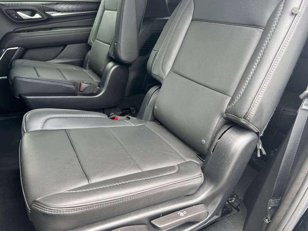 Used 2024 GMC Yukon Denali w/ Advanced Technology Package AWD/4WD image 18