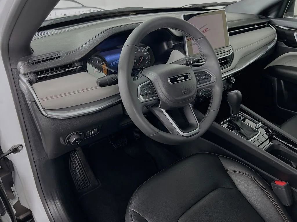 Used 2024 Jeep Compass Limited image 10