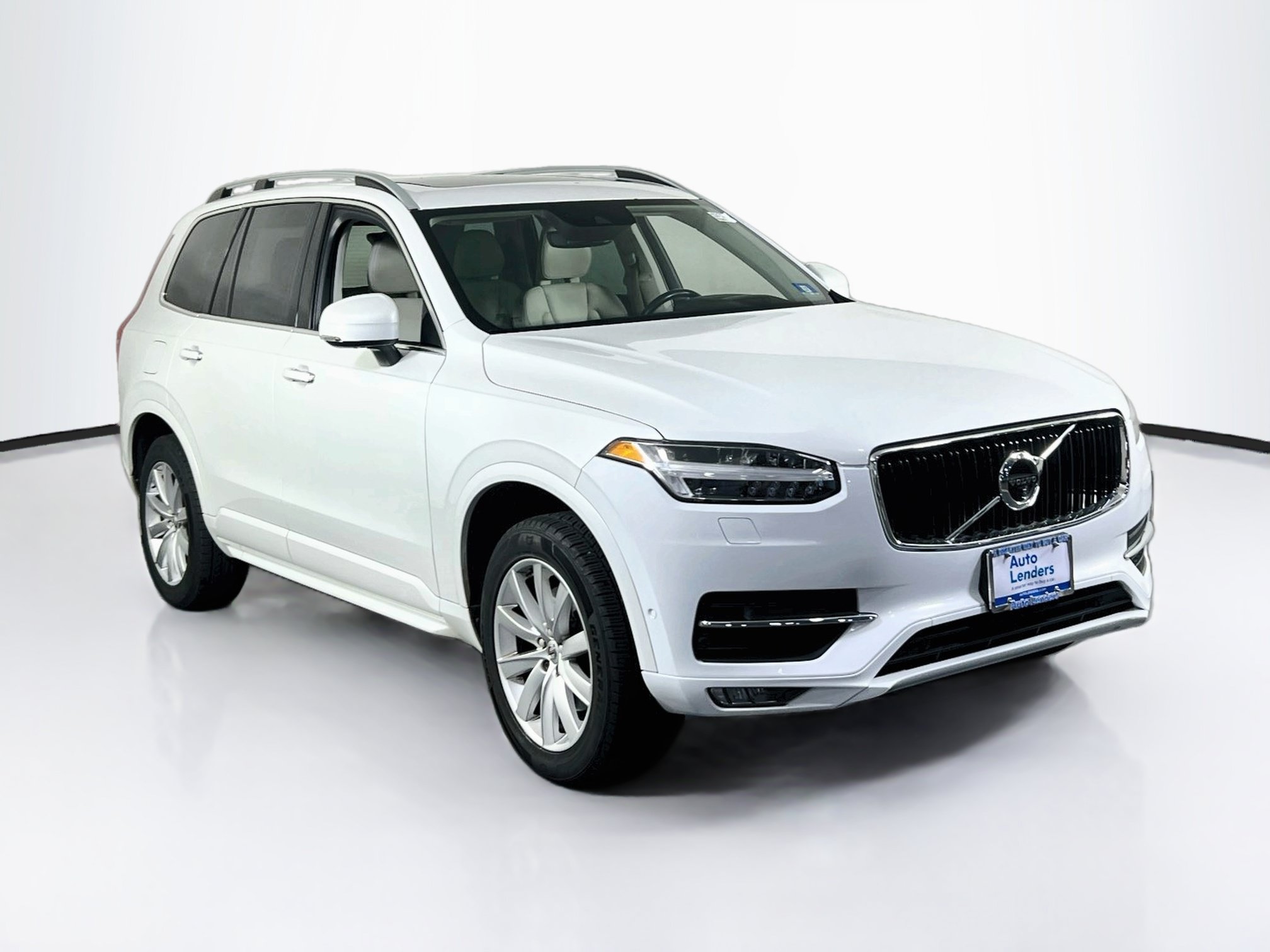 Used 2017 Volvo XC90 T6 Momentum w/ Vision Package AWD/4WD image 3