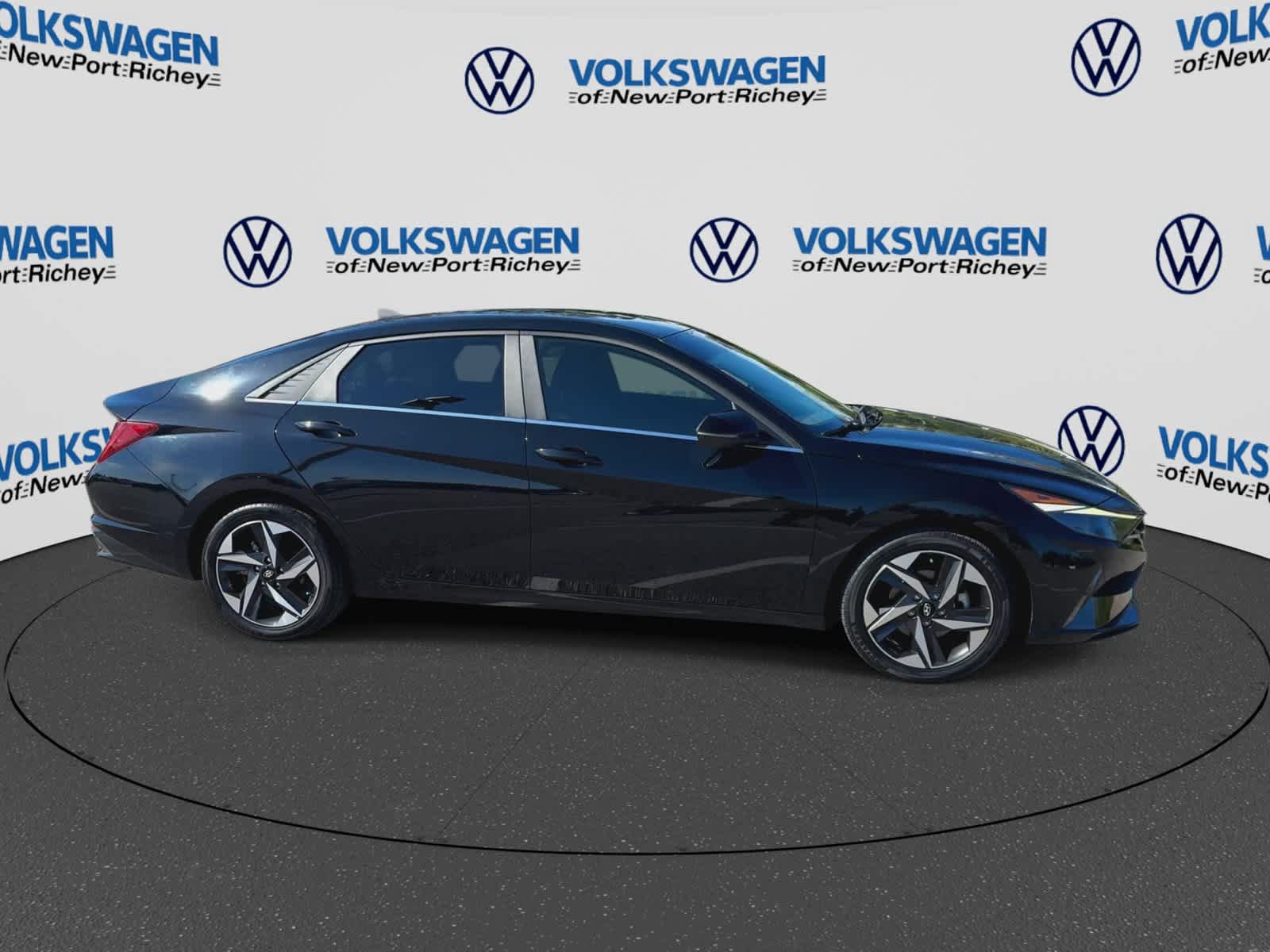 Used 2022 Hyundai Elantra SEL w/ Convenience + Premium Package FWD image 9