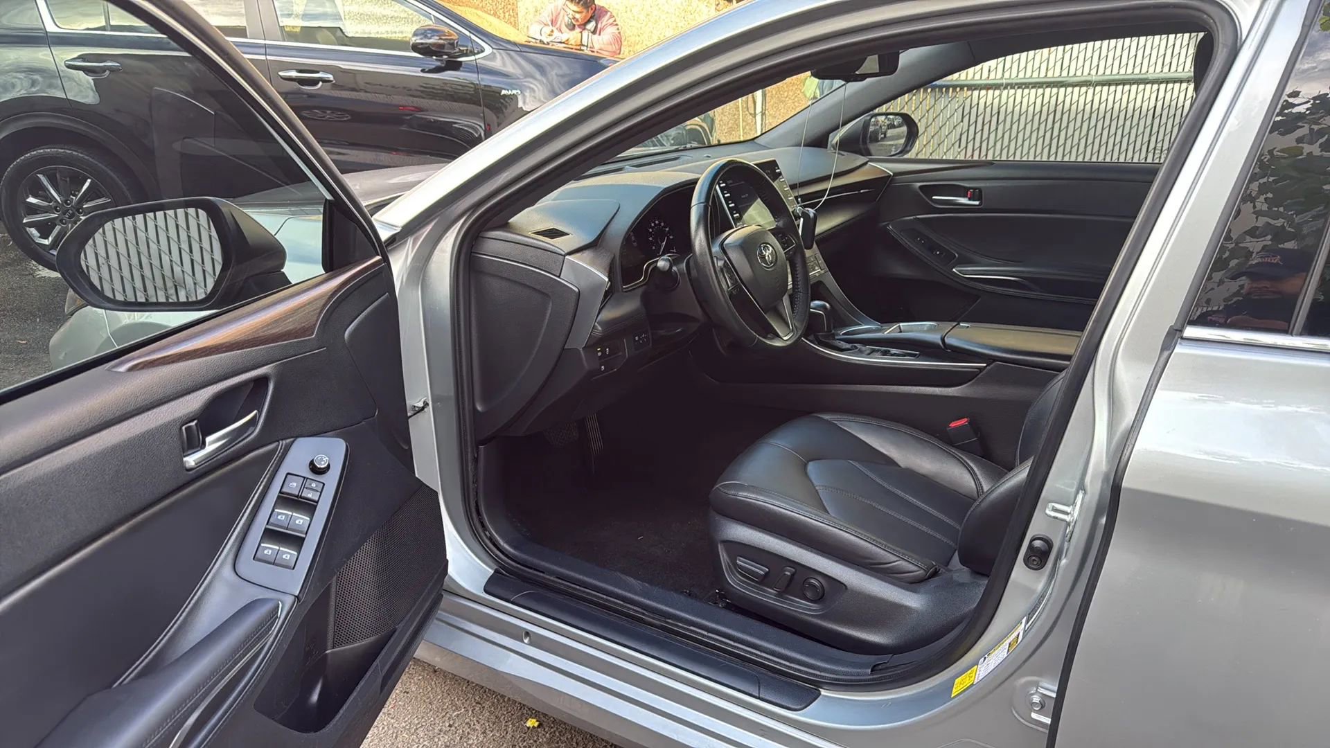 Used 2022 Toyota Avalon XLE FWD image 23