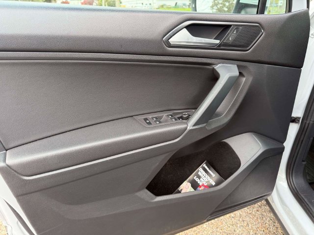 Used 2018 Volkswagen Tiguan SE AWD/4WD image 13