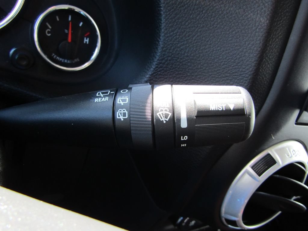 Used 2016 Jeep Wrangler Unlimited Rubicon AWD/4WD image 31