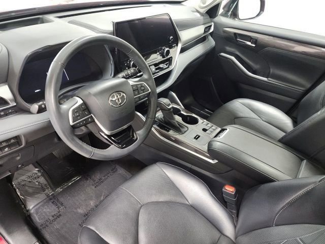 Used 2023 Toyota Highlander Platinum AWD/4WD image 29