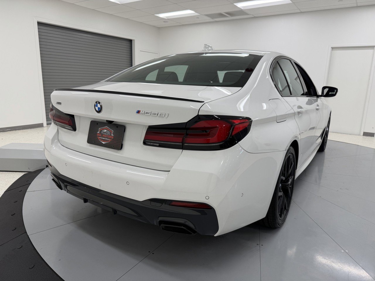 Used 2023 BMW 530i xDrive w/ Executive Package image 8