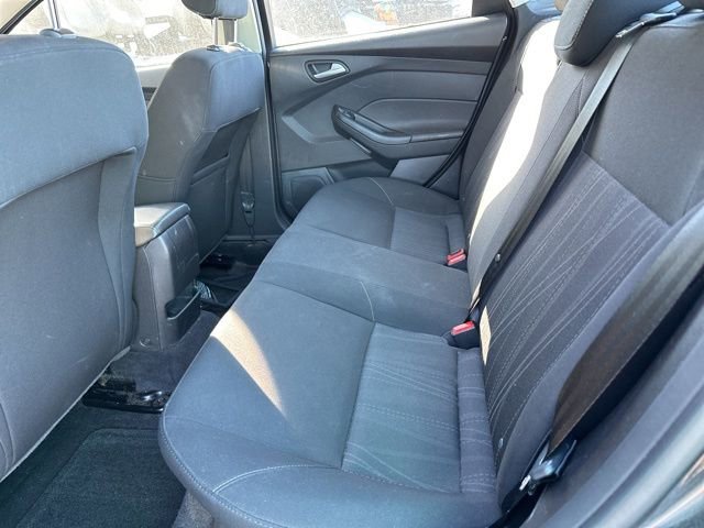 Used 2018 Ford Focus SE w/ SE Appearance Package image 18