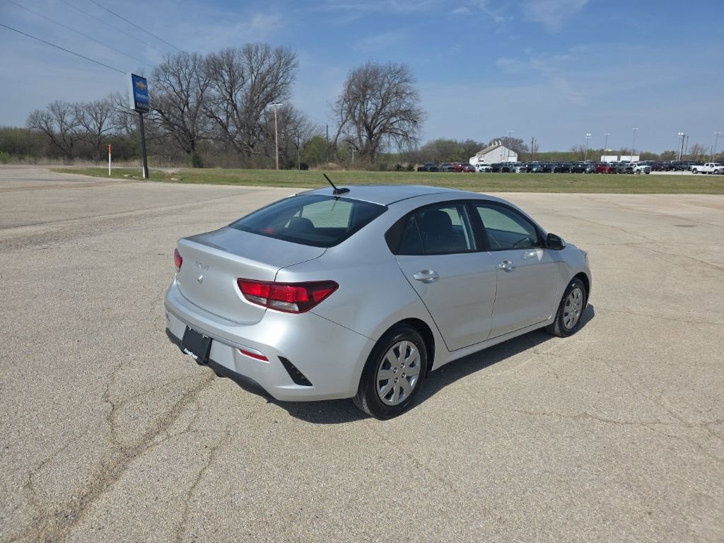 Used 2023 Kia Rio LX image 3