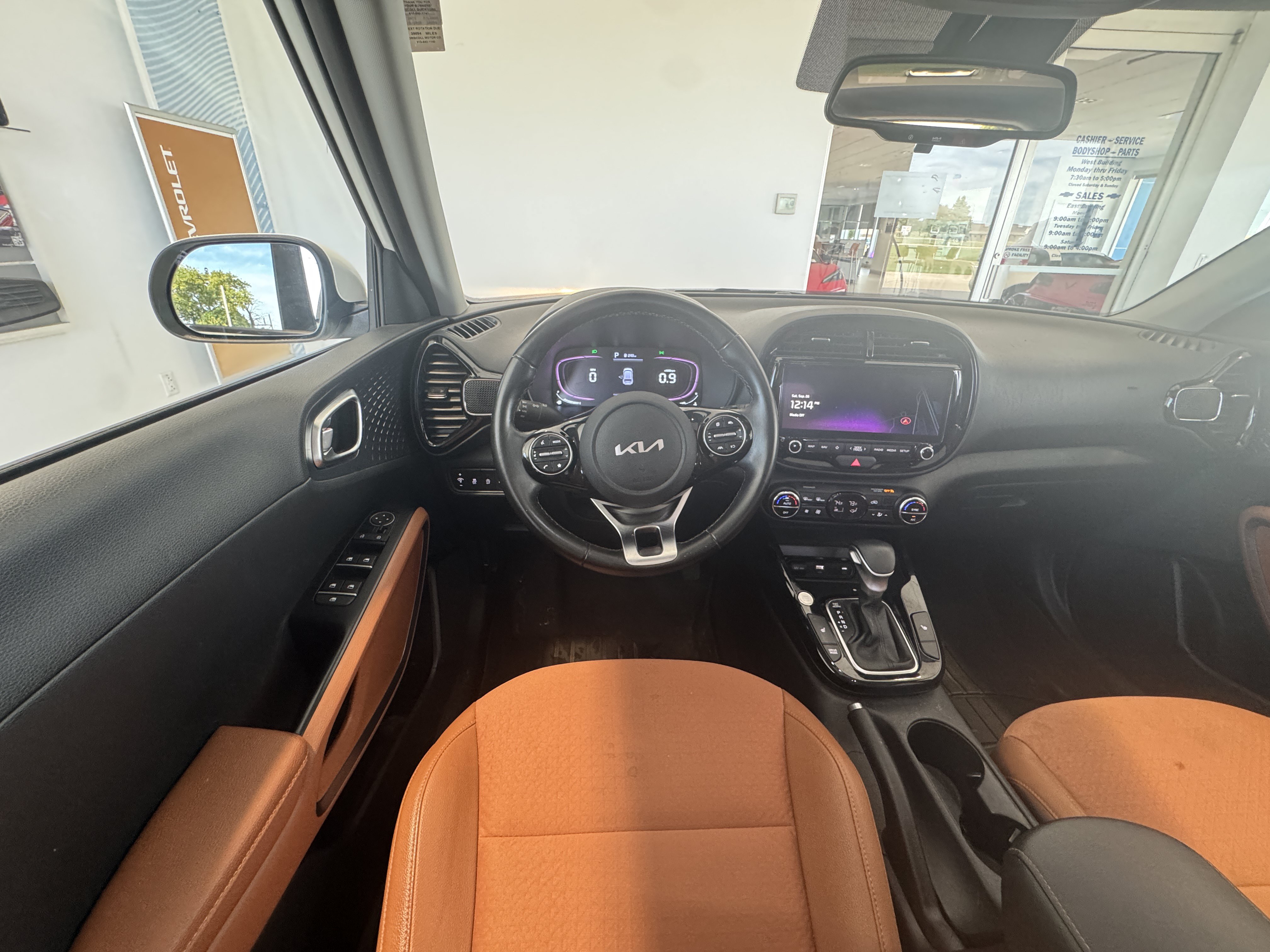 Used 2024 Kia Soul EX w/ Option Group 015 FWD image 3