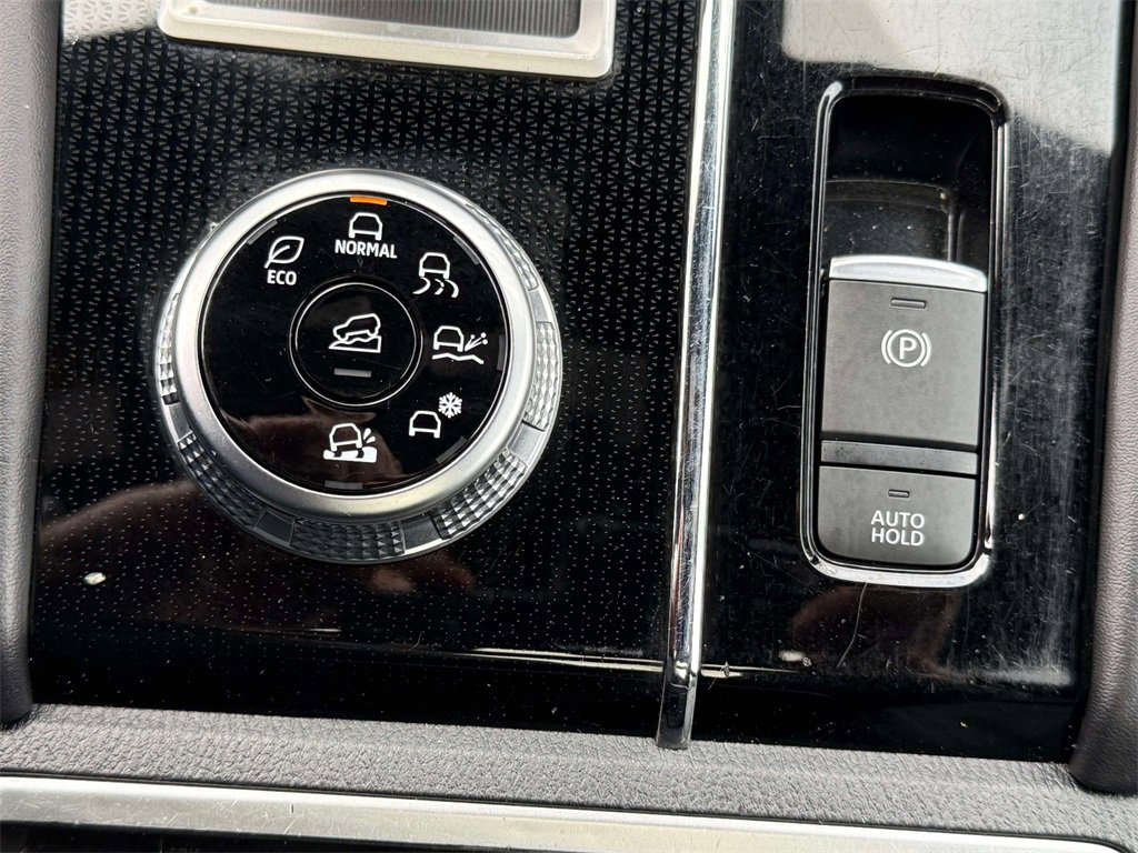 Used 2023 Mitsubishi Outlander AWD image 25