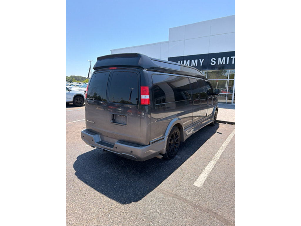 Used 2021 Chevrolet Express 3500 LS w/ Chrome Appearance Package RWD image 4