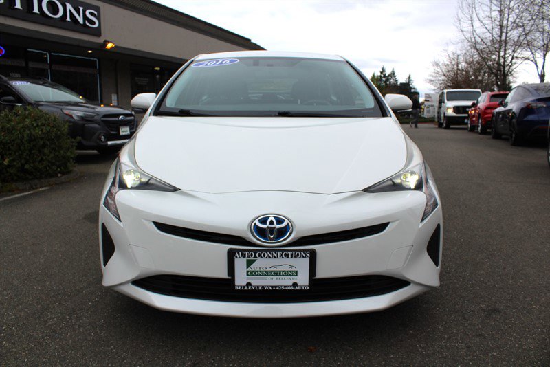 Used 2016 Toyota Prius Three image 7