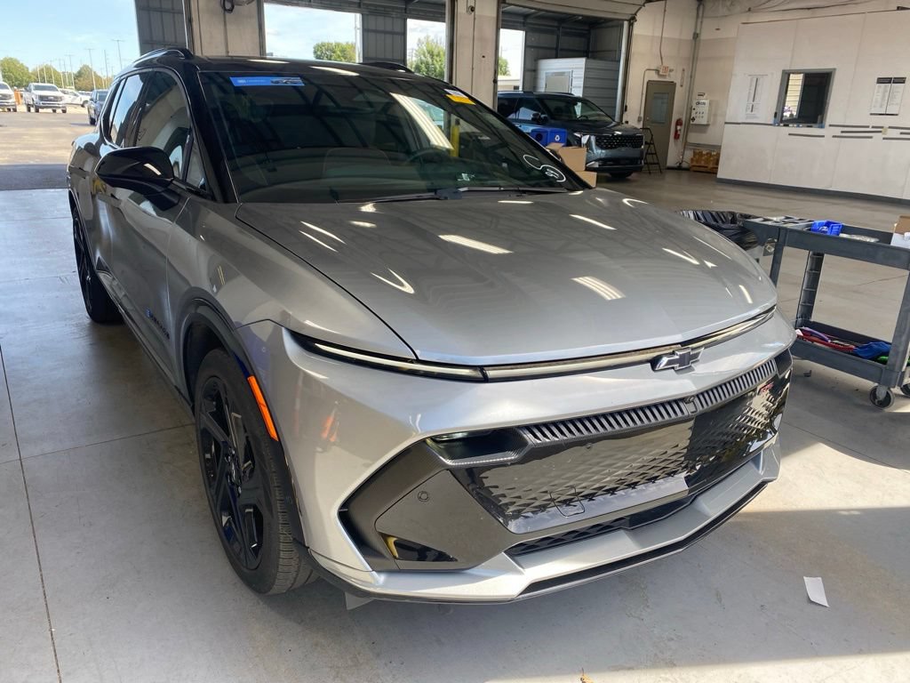 Used 2024 Chevrolet Equinox EV RS FWD image 1