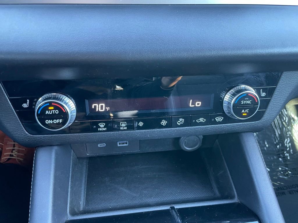 Used 2023 Mitsubishi Outlander SE Black Edition image 12