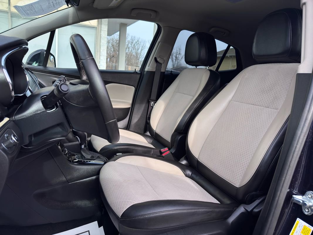 Used 2021 Buick Encore Preferred image 15