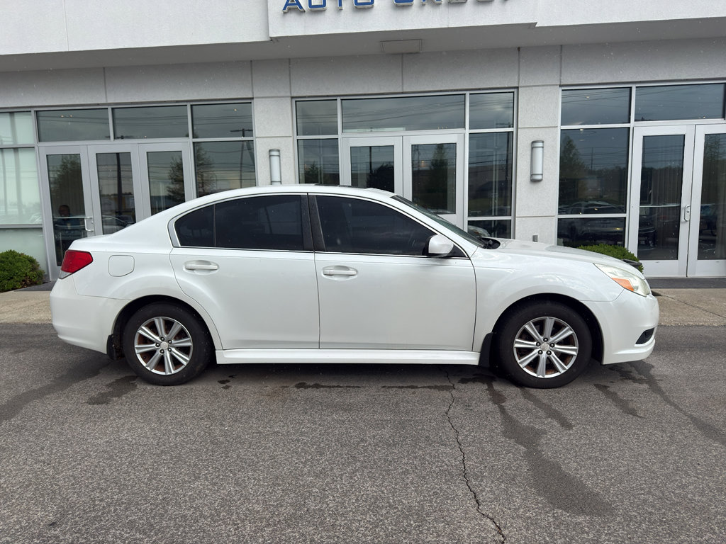 Used 2011 Subaru Legacy 2.5i Premium AWD/4WD image 2