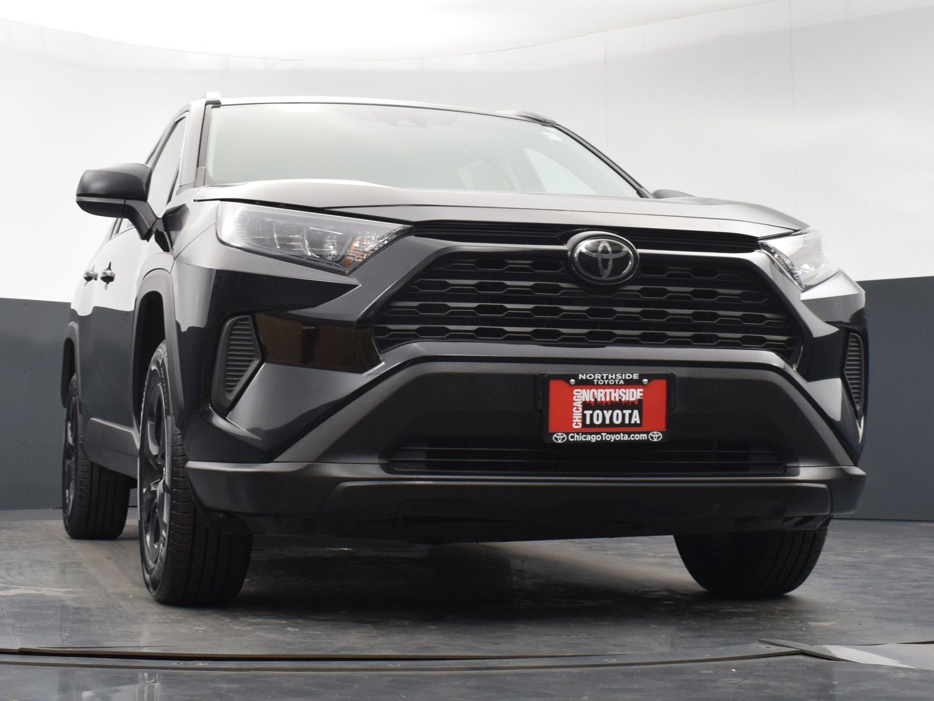 Used 2021 Toyota RAV4 LE AWD/4WD image 28