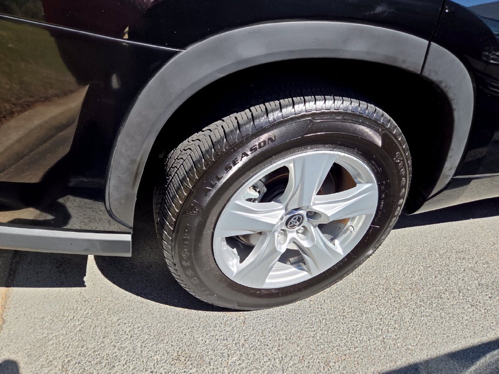 Used 2023 Toyota Highlander LE FWD image 10