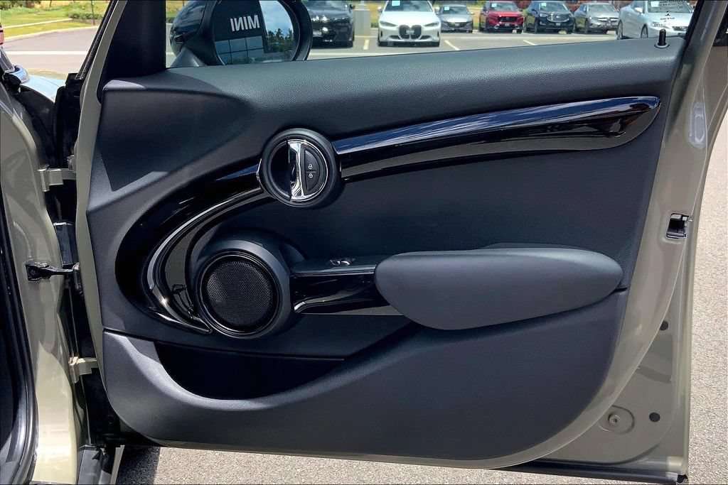 Used 2019 MINI Cooper S w/ Signature Upholstery Package FWD image 23