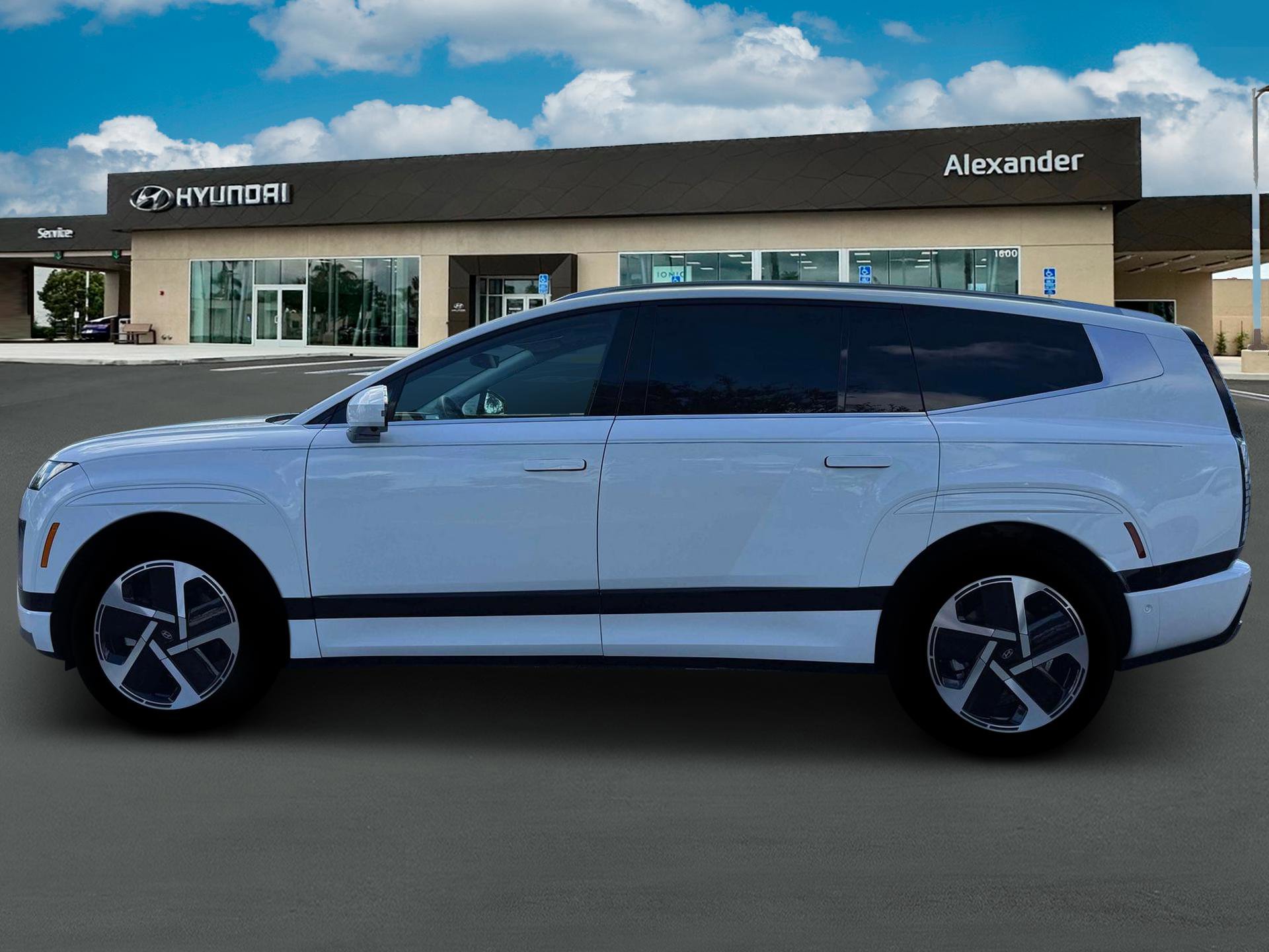 New 2026 Hyundai Ioniq 9 Calligraphy image 2