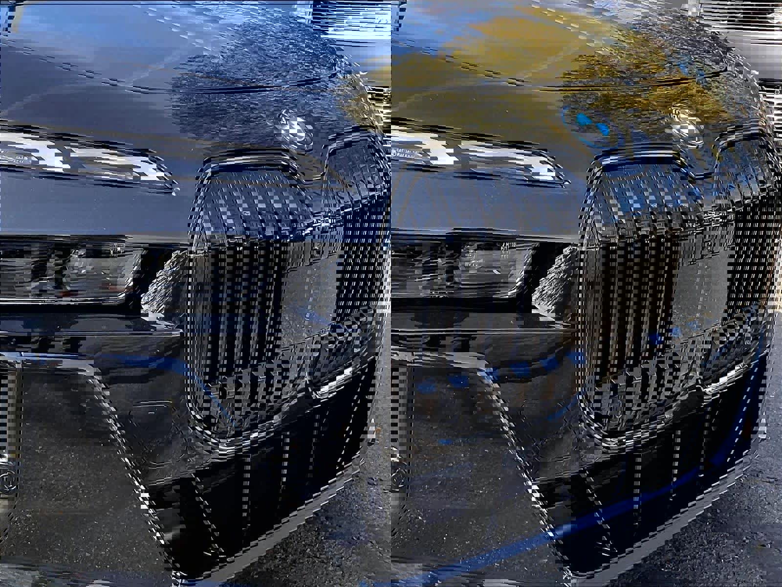 Used 2025 BMW 750e xDrive image 32