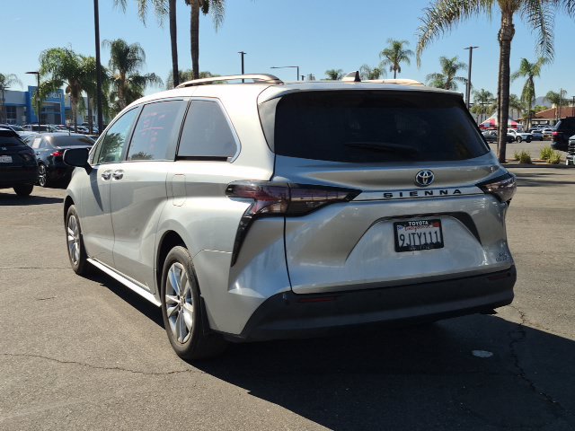 Used 2023 Toyota Sienna XLE w/ XLE Plus Package FWD image 5