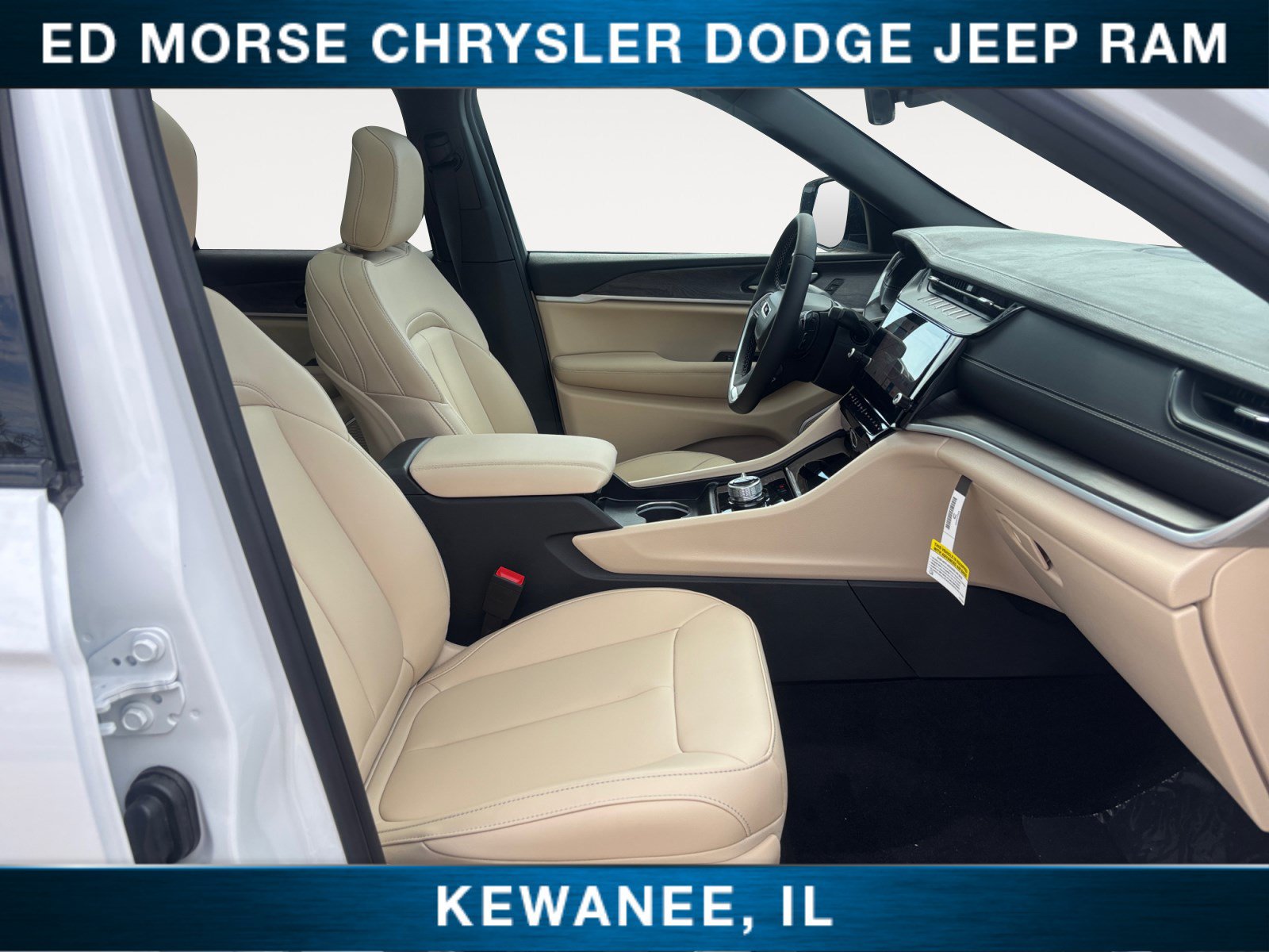 New 2026 Jeep Grand Cherokee Limited w/ Limited Altitude Package AWD/4WD image 15