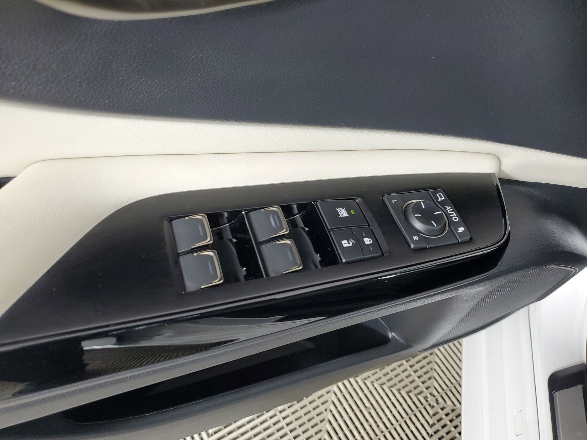 Used 2023 Lexus ES 350 w/ Premium Package image 26